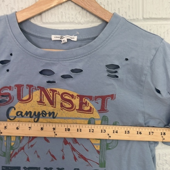 LOVE PEACE & LAZY DAYS WOMENS SUNSET CANYON TEXAS GRAPHIC CROP TEE - Picture 6 of 7